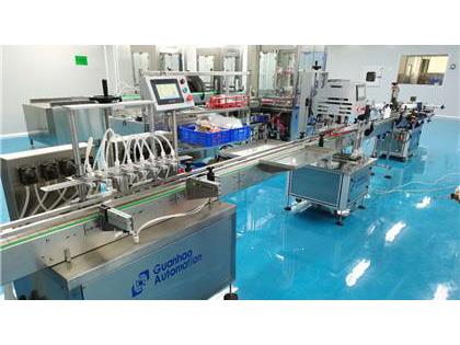 灌裝機(jī)，旋蓋機(jī)，貼標(biāo)機(jī)，生產(chǎn)車間安裝完成